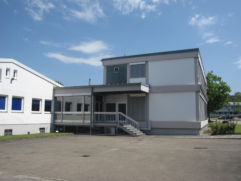 Produktionshalle mit Bürogebäude